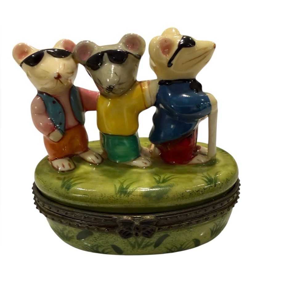 THREE BLIND MICE NURSERY RHYME HINGED CERAMIC JEWELRY TRINKET BOX. Vintage